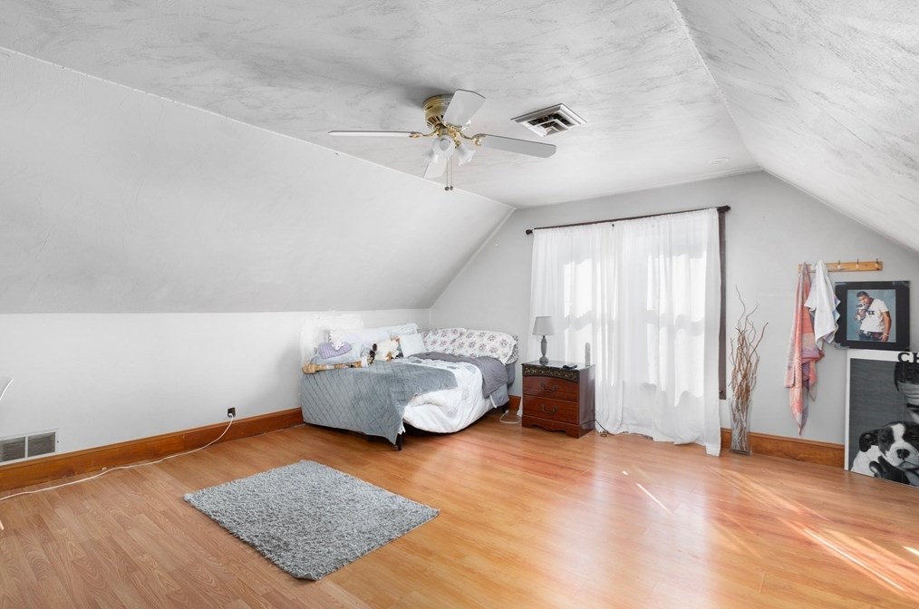 293 Earle St, New Bedford MA 02746-1813 exterior