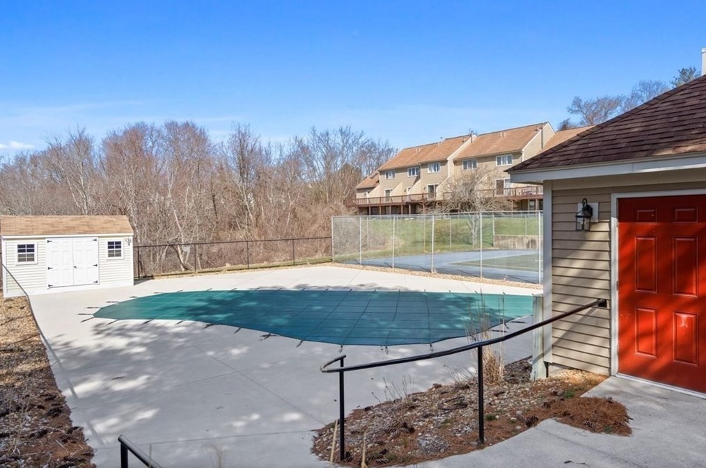 110 Hunters Run Pl, Haverhill MA 01832-3643 exterior