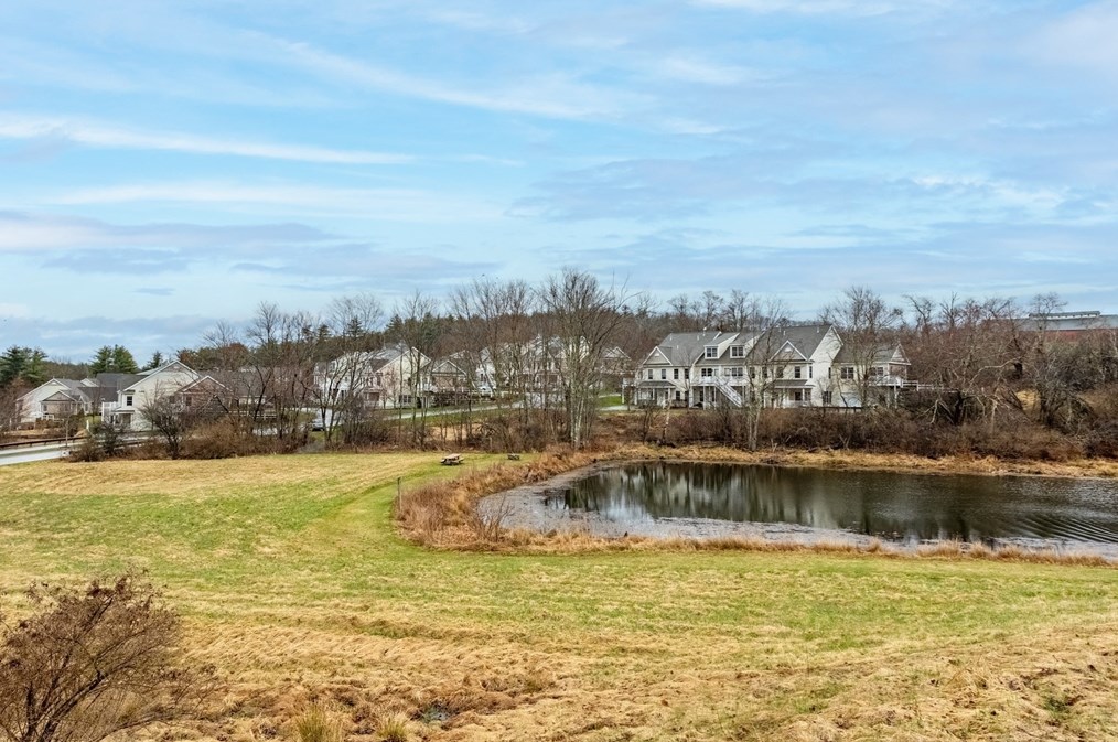 402 Autumn Ridge Dr, Ayer MA  01432-3307 exterior