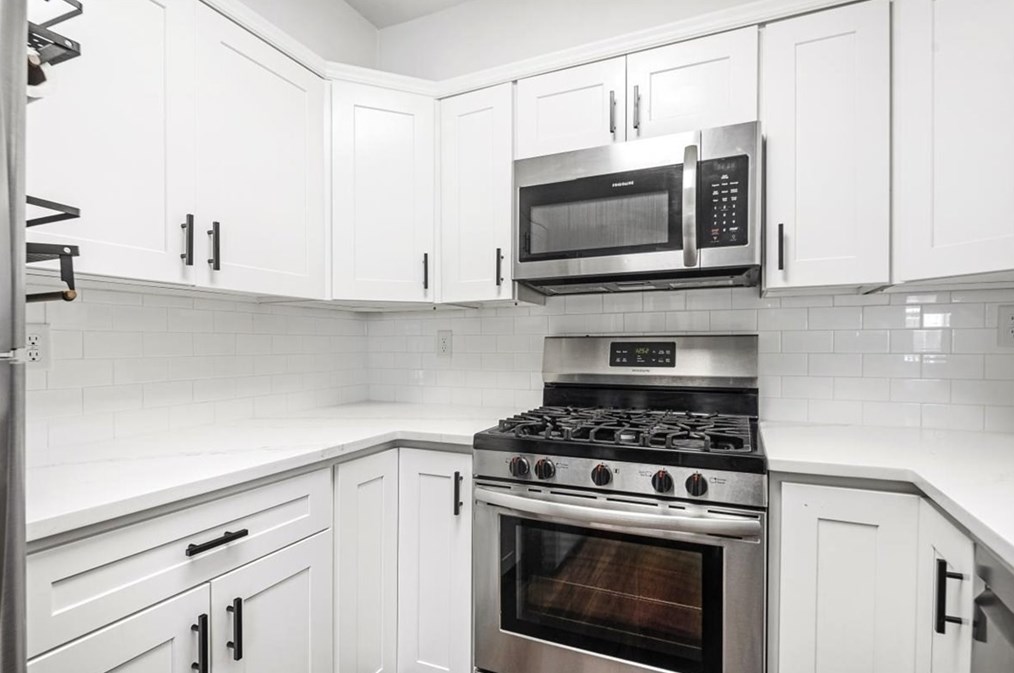 26 School St #210, Hull, MA 02045