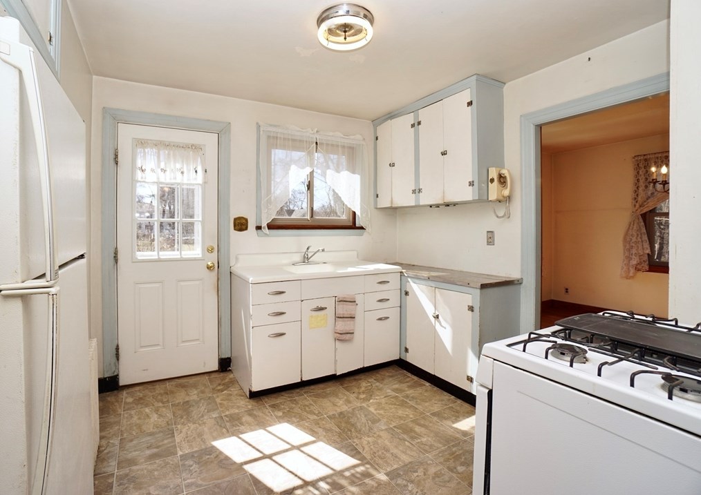 3 Cole Ave, Medway, MA 02053-1229