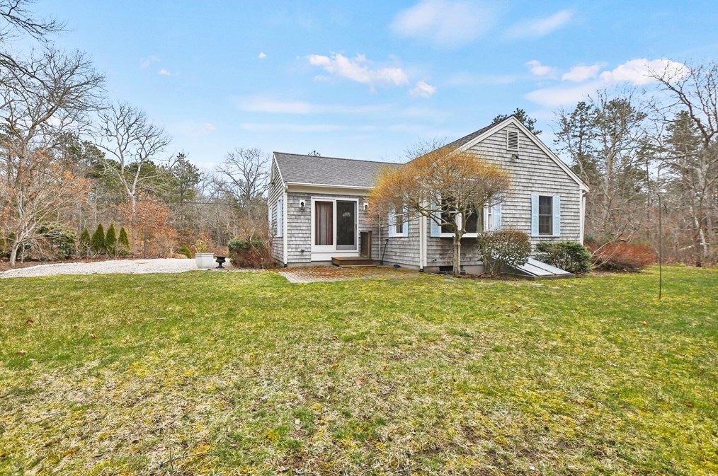 135 Plum Hollow Rd, Teaticket, MA 02536 exterior