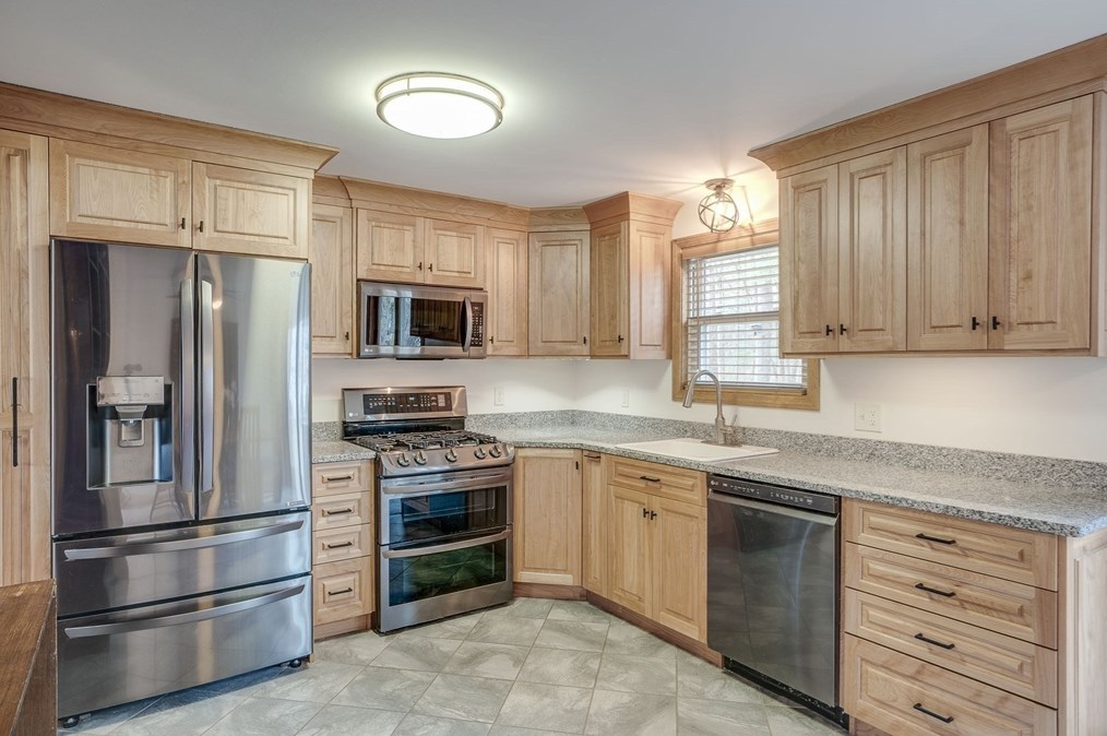 40 Charles St, Georgetown, MA 01833