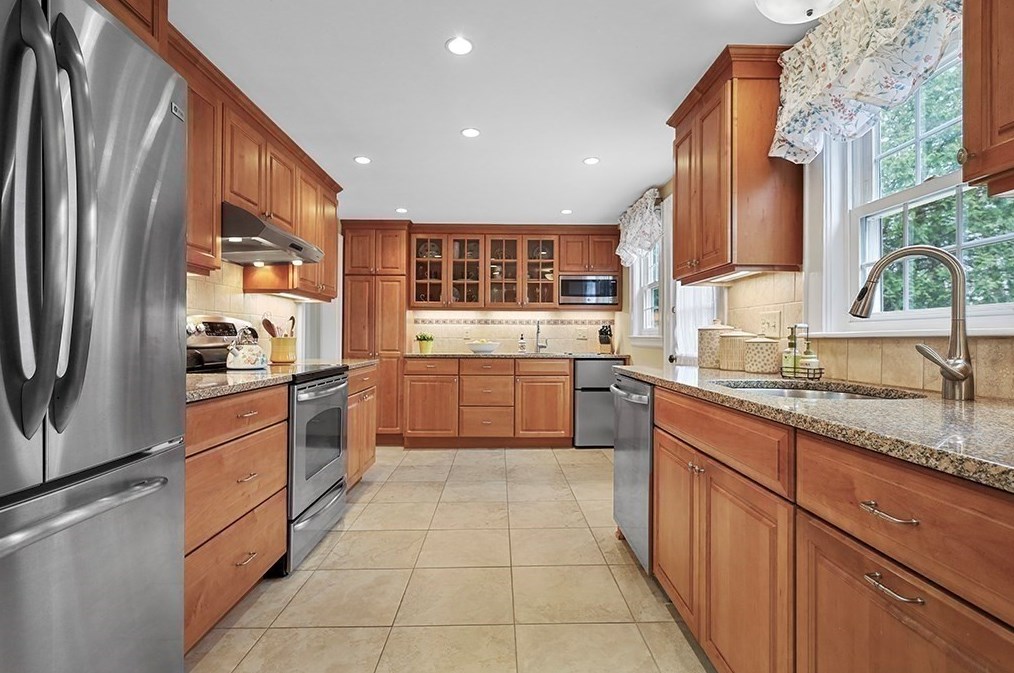8 Leland Rd, Natick, MA 01760 exterior