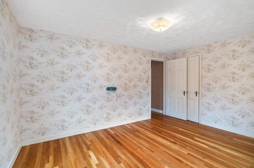 668 Burncoat St, Worcester MA 01606-1175 exterior