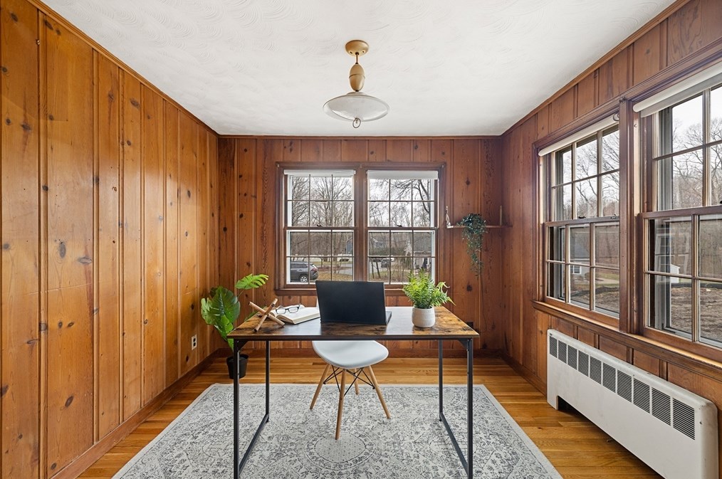 668 Burncoat St, Worcester MA 01606-1175 exterior