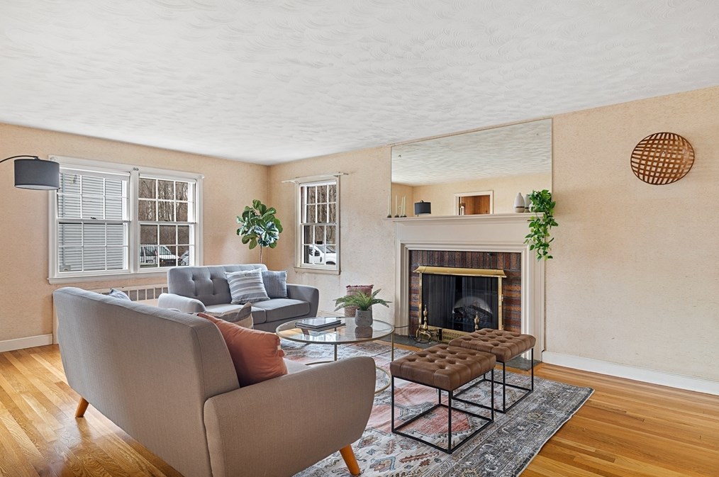 668 Burncoat St, Worcester MA 01606-1175 exterior