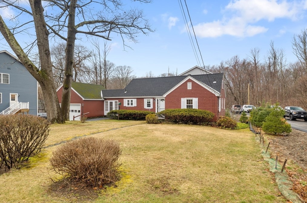 668 Burncoat St, Worcester MA 01606-1175 exterior