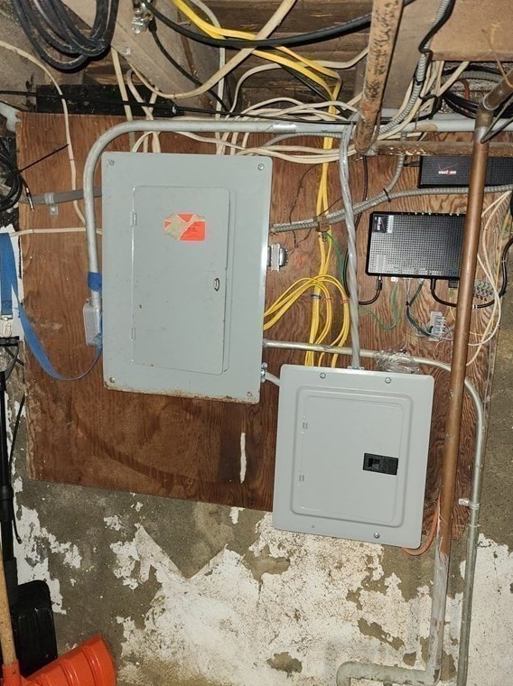 17 Hall St, Lawrence, MA 01841