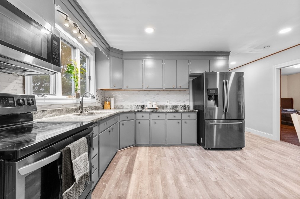 13 Stearns Ave, Leominster MA 01453 exterior