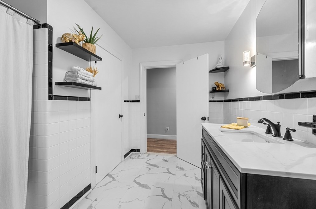 13 Stearns Ave, Leominster MA 01453 exterior