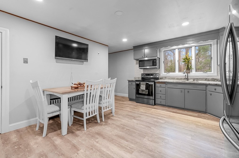 13 Stearns Ave, Leominster MA 01453 exterior