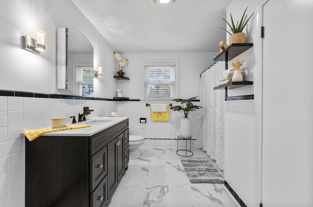 13 Stearns Ave, Leominster MA 01453 exterior