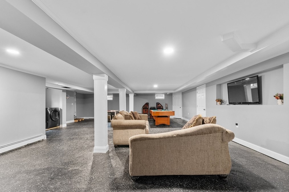 13 Stearns Ave, Leominster MA 01453 exterior