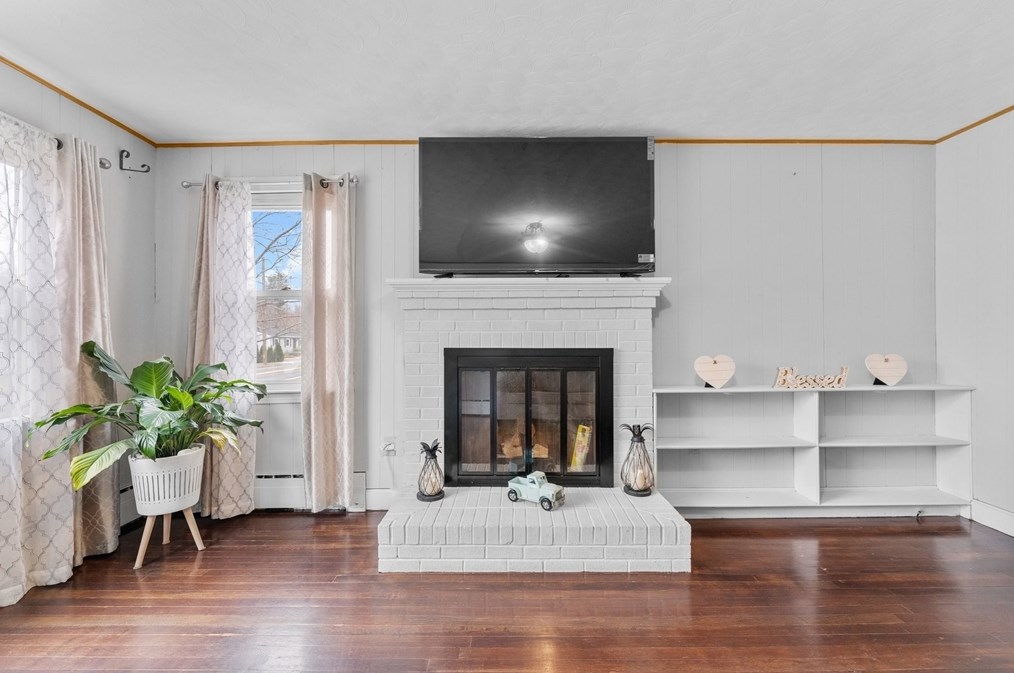 13 Stearns Ave, Leominster MA 01453 exterior