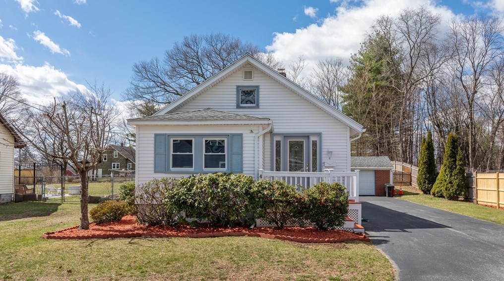 4 Alpena Ave, Woburn, MA 01801