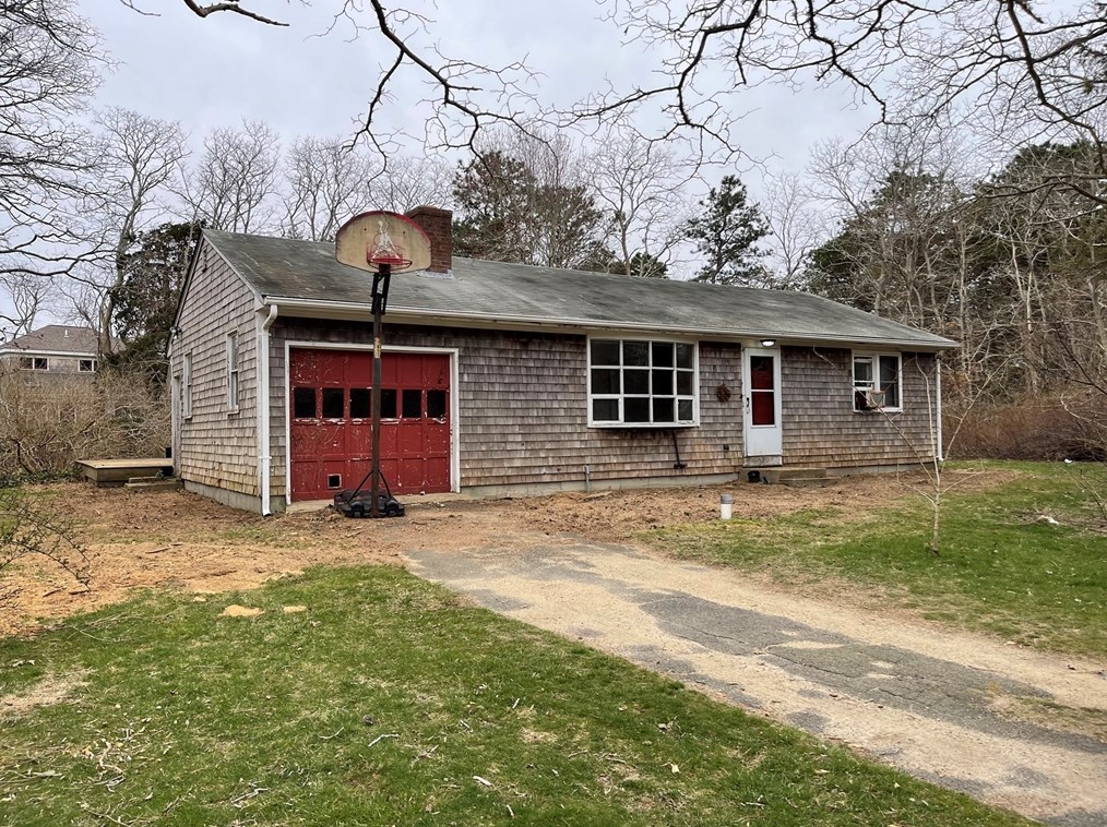 90 Queen Anne Dr, Eastham, MA 02642 exterior