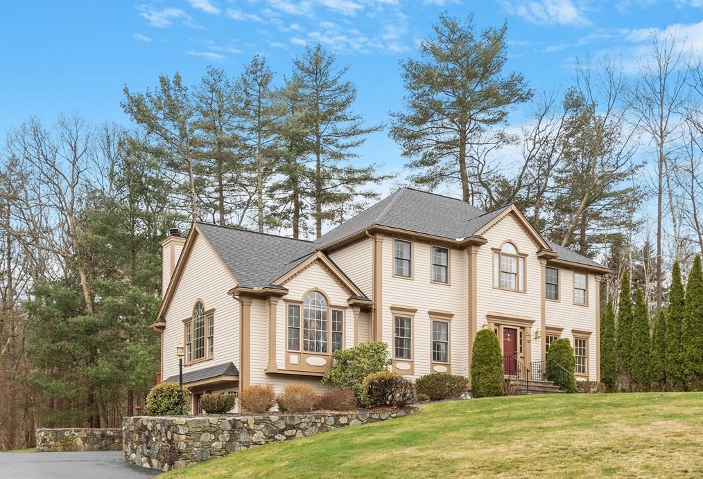 124 Colonial Ave, North-Andover, MA 01845 exterior