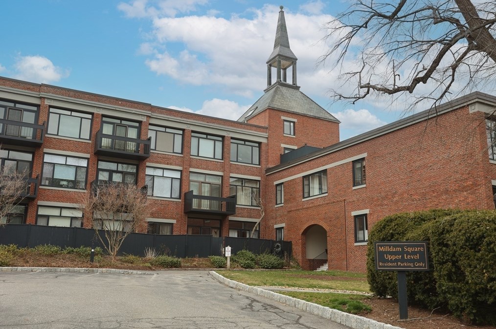 100 Keyes Rd #220, Concord, MA 01742