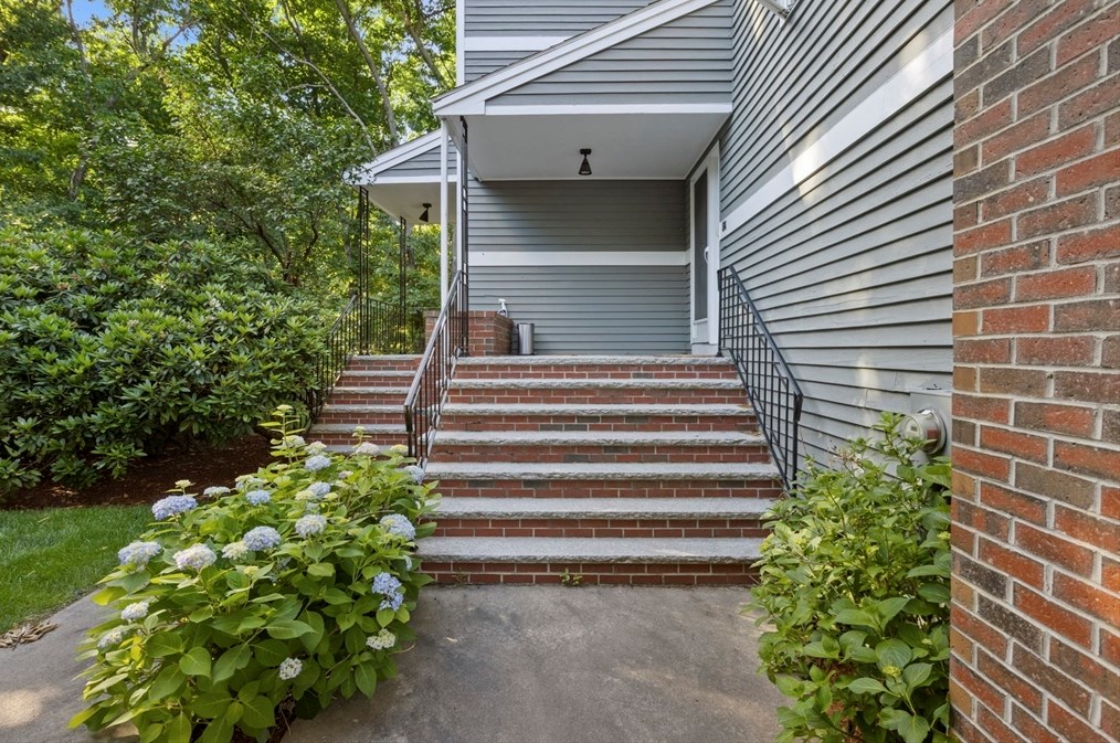 54 Edward Dr, Winchester, MA 01890-3601