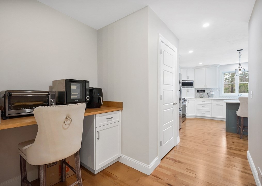 61 New Boston Rd, Sturbridge MA  01566-1334 exterior