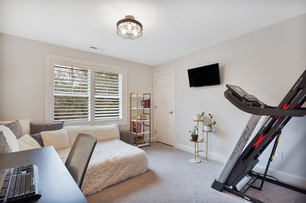 61 New Boston Rd, Sturbridge MA  01566-1334 exterior