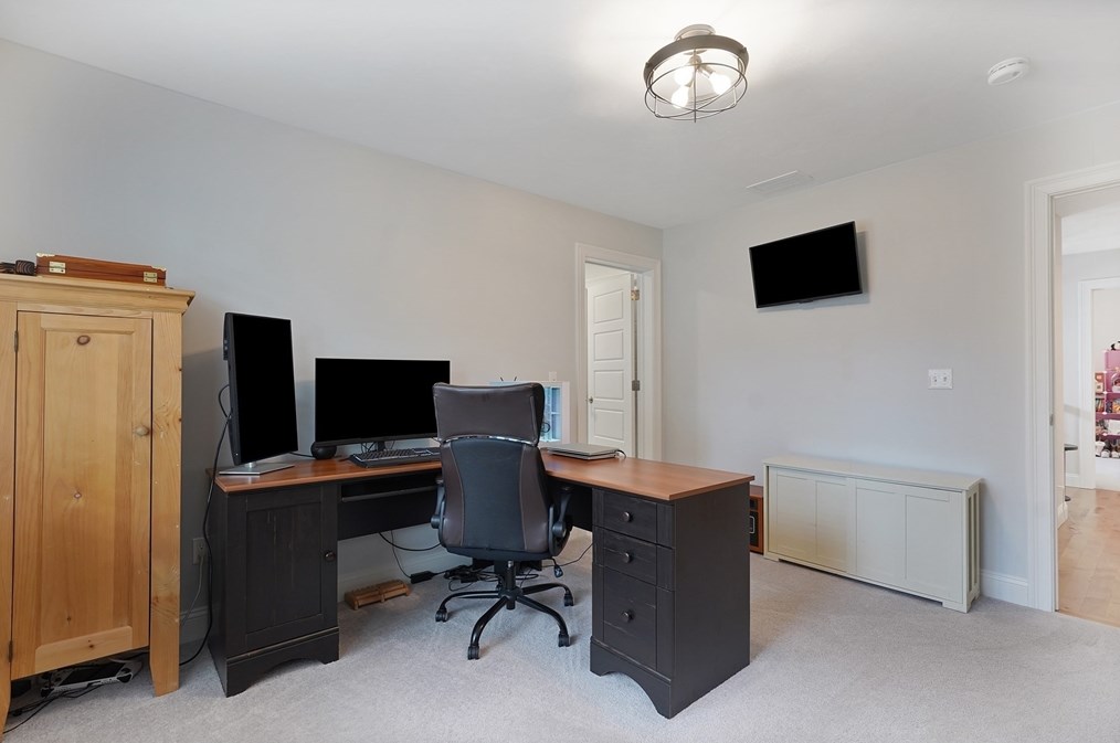 61 New Boston Rd, Sturbridge MA  01566-1334 exterior