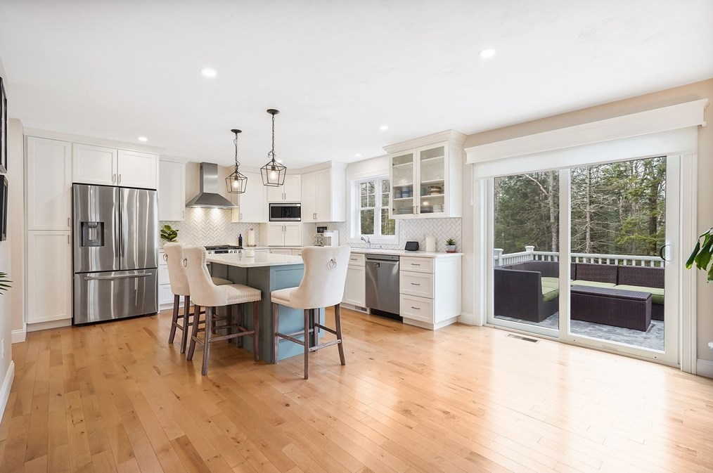 61 New Boston Rd, Sturbridge MA  01566-1334 exterior