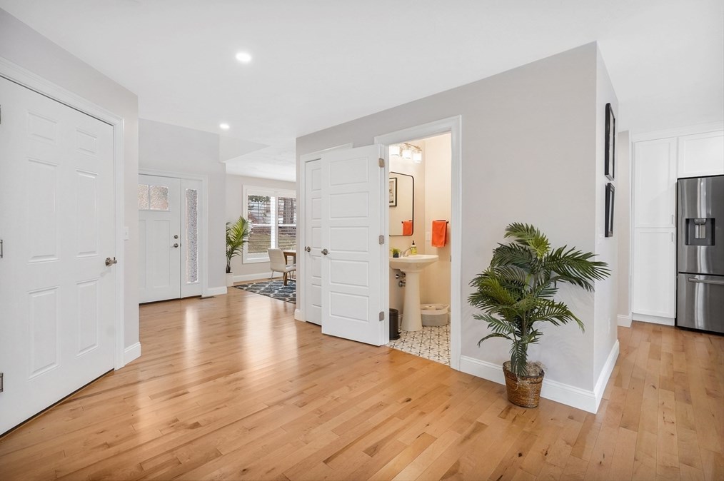 61 New Boston Rd, Sturbridge MA  01566-1334 exterior