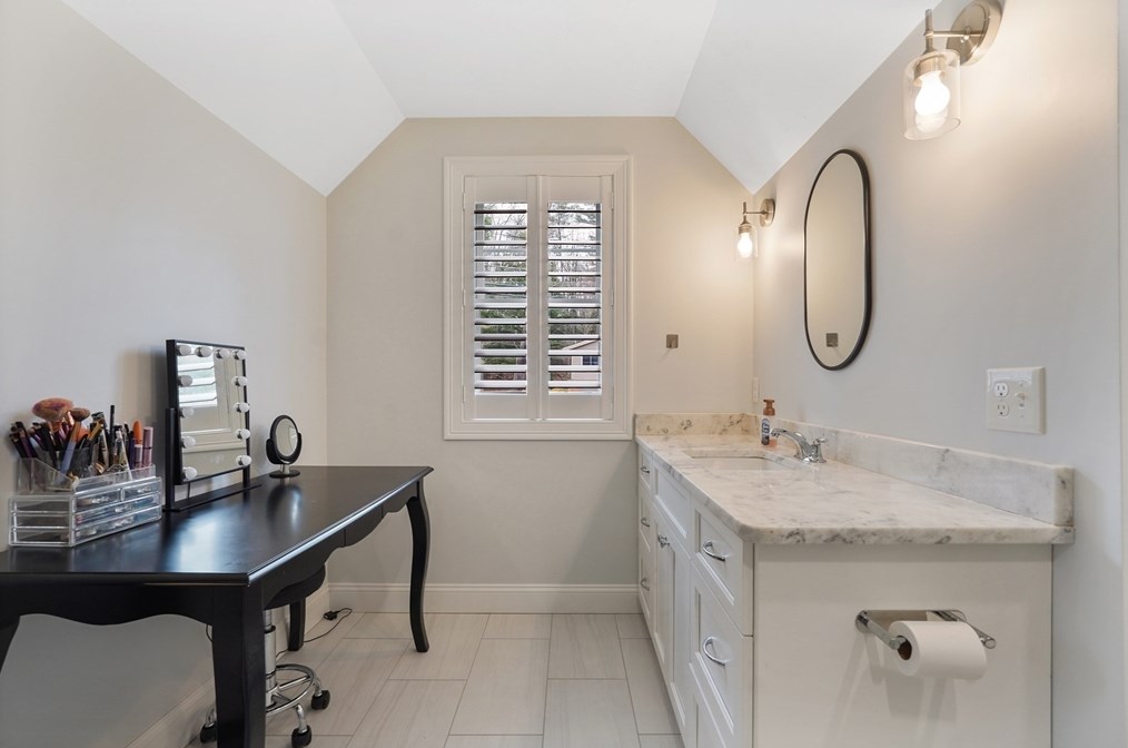 61 New Boston Rd, Sturbridge MA  01566-1334 exterior