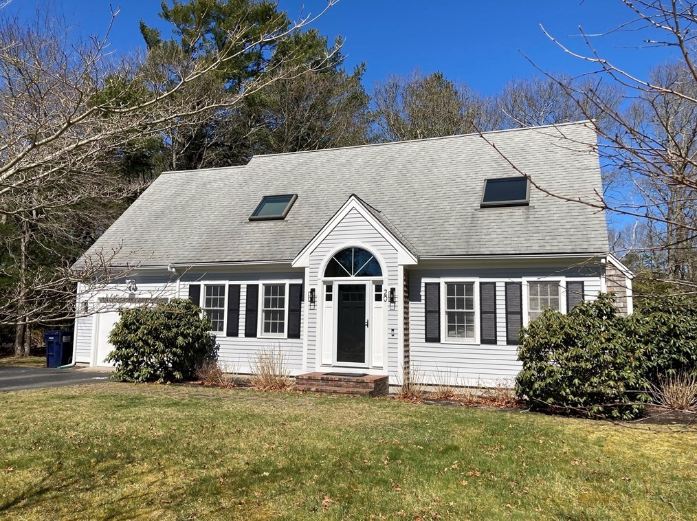 20 Yardarm Dr, Mashpee, MA 02649