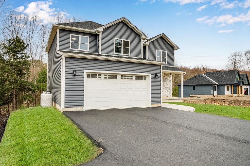 729 West St, Ludlow, MA 01056