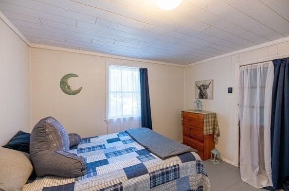 24 Tucker Ln, Sutton MA  01590-1622 exterior