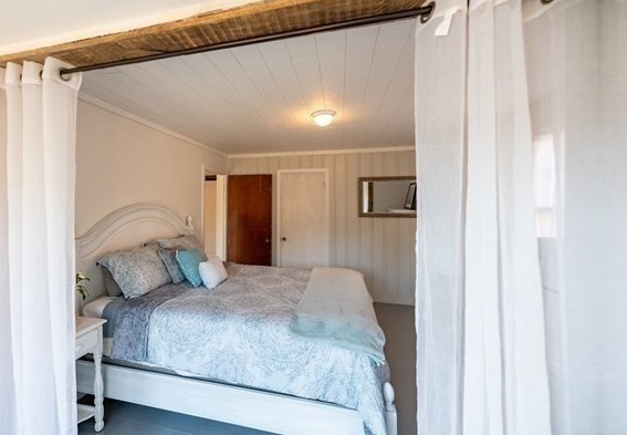 24 Tucker Ln, Sutton MA  01590-1622 exterior