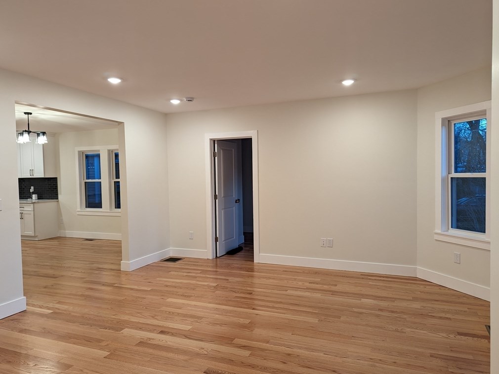41 Oxford Ave #1, Belmont, MA 02478