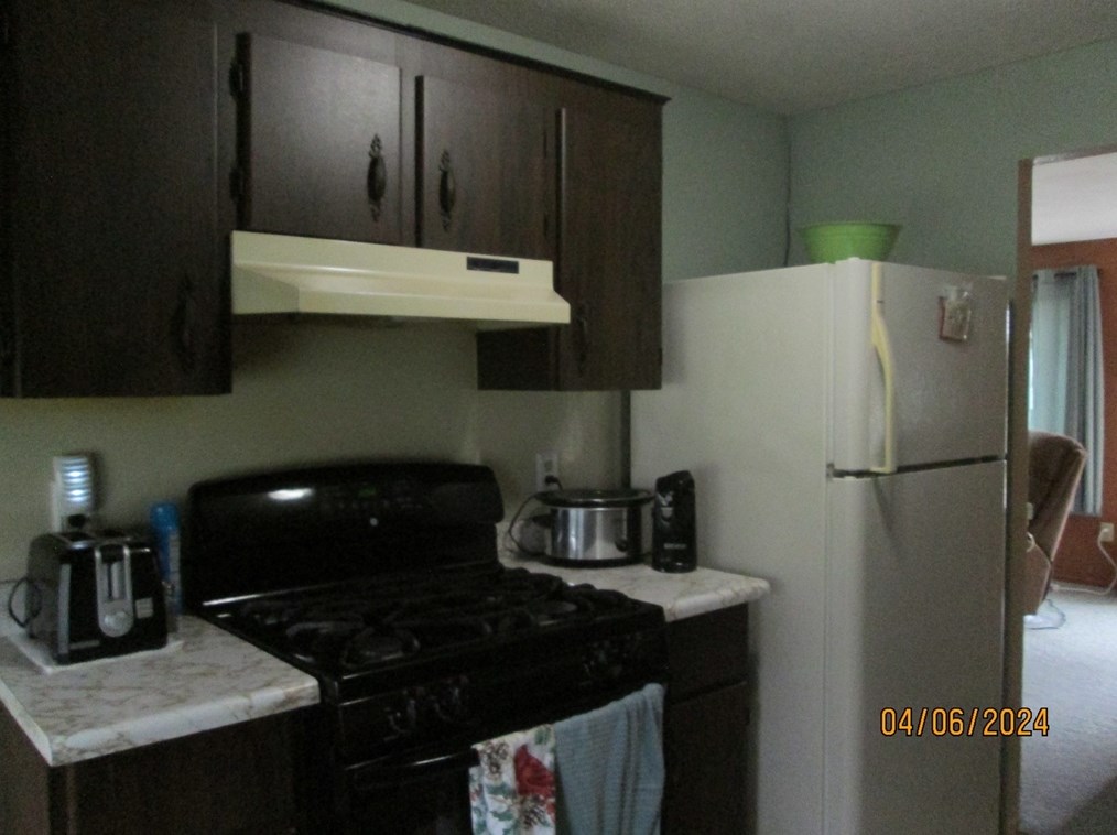 91 Burnside Dr, Swansea, MA 02777-1005