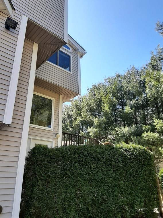 1001 Old Bridge Ln, Bellingham, MA 02019 exterior