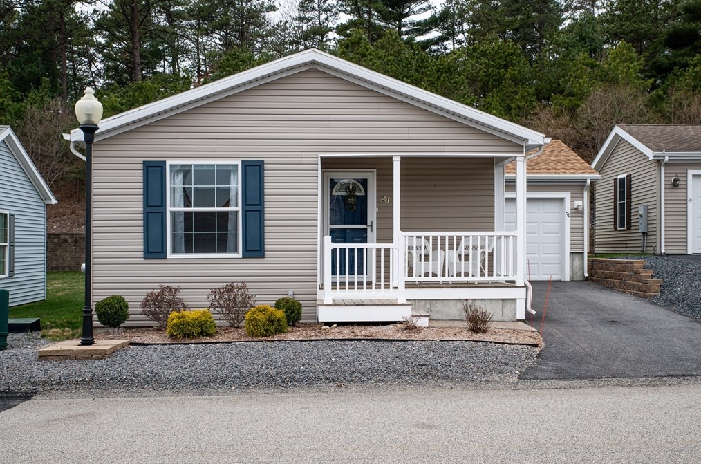 51 Willow Bend Blvd, Plymouth MA  02360-4698 exterior