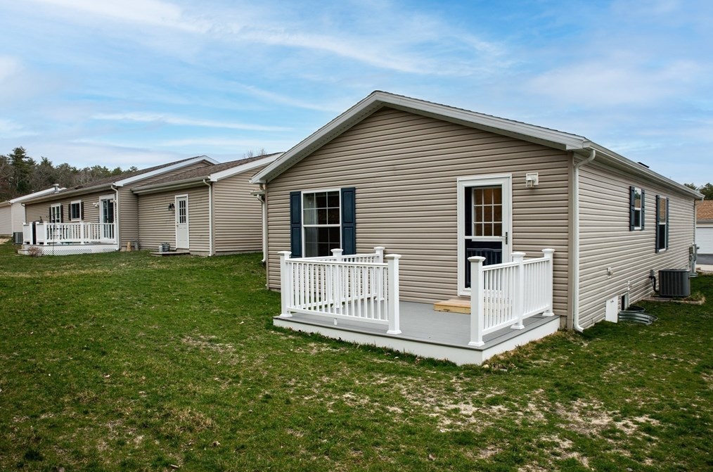 51 Willow Bend Blvd, Plymouth MA  02360-4698 exterior