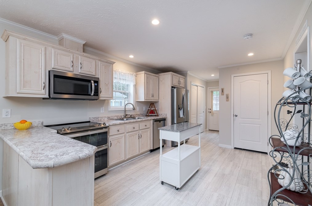 51 Willow Bend Blvd, Plymouth MA  02360-4698 exterior