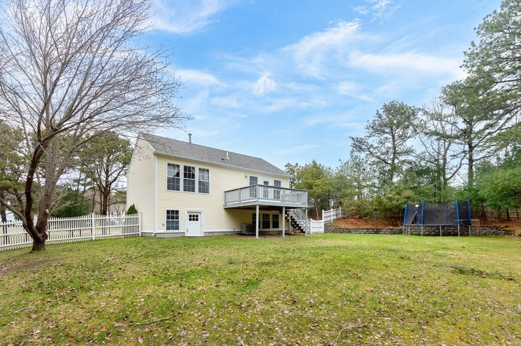 291 Raymond Rd, Plymouth, MA 02360 exterior