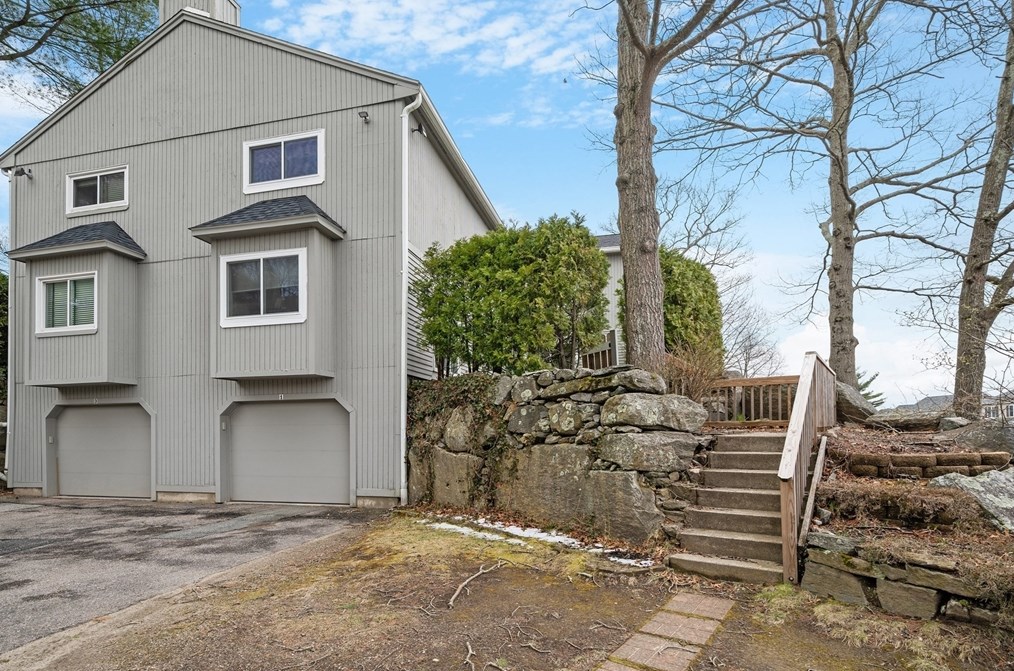 1 Highness Dr, Uxbridge, MA 01569-1613