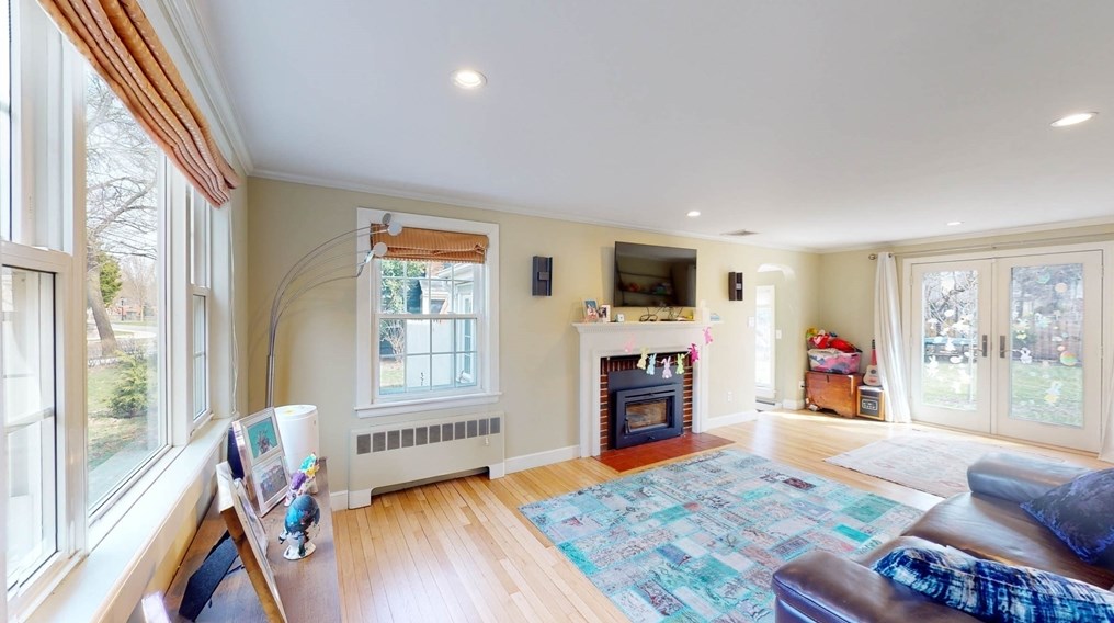 822 Walnut St, Newton, MA 02459