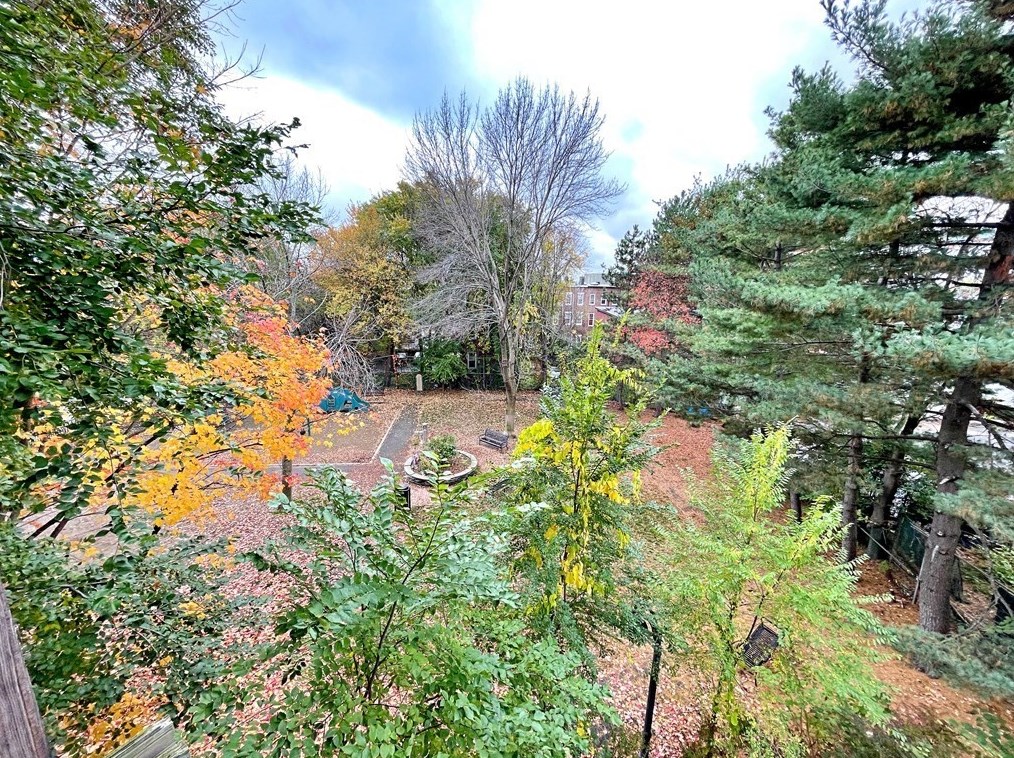 28 Beacon St, Chelsea MA  02150-2673 exterior