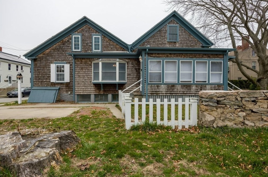 39 Middle St, Fairhaven MA  02719-2941 exterior