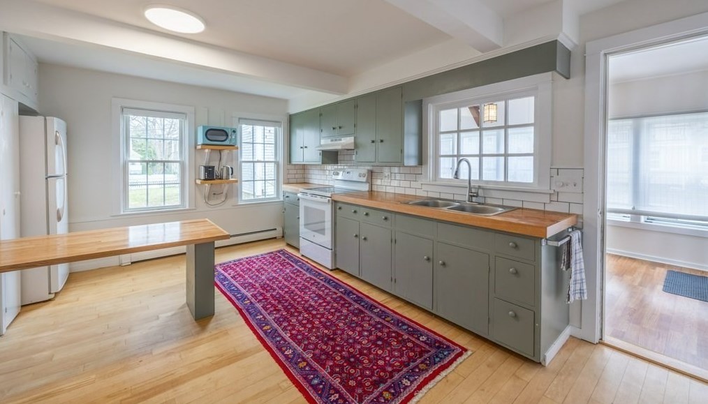 39 Middle St, Fairhaven MA  02719-2941 exterior