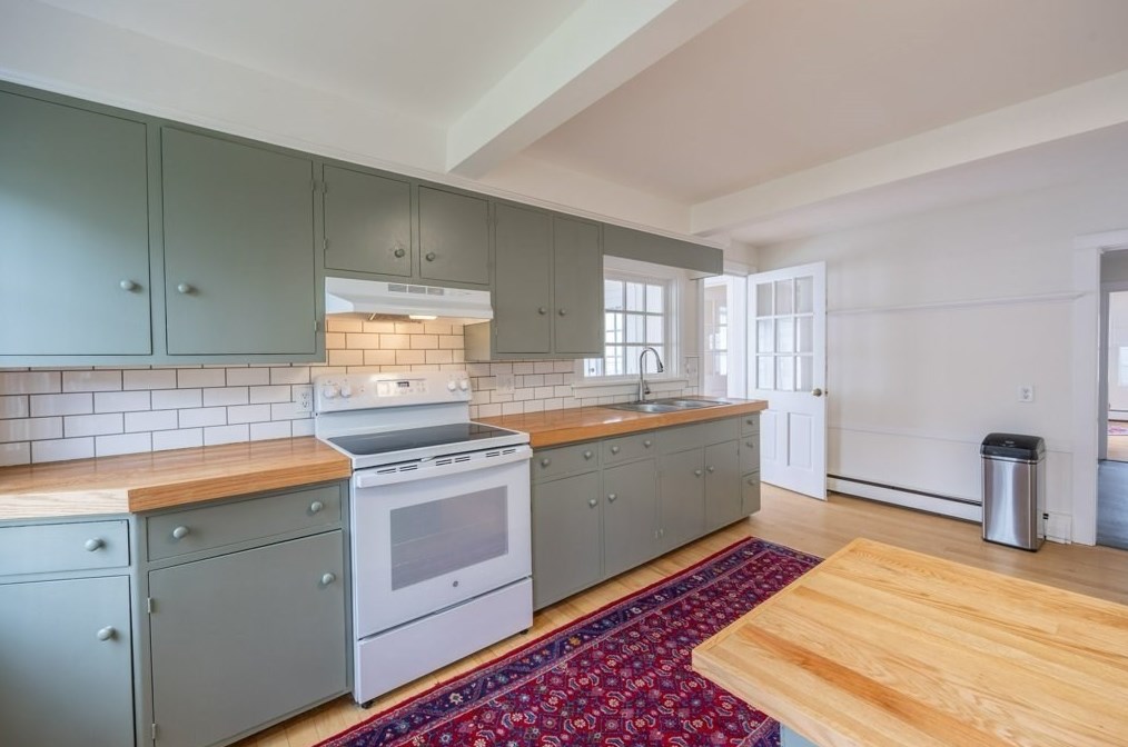 39 Middle St, Fairhaven MA  02719-2941 exterior