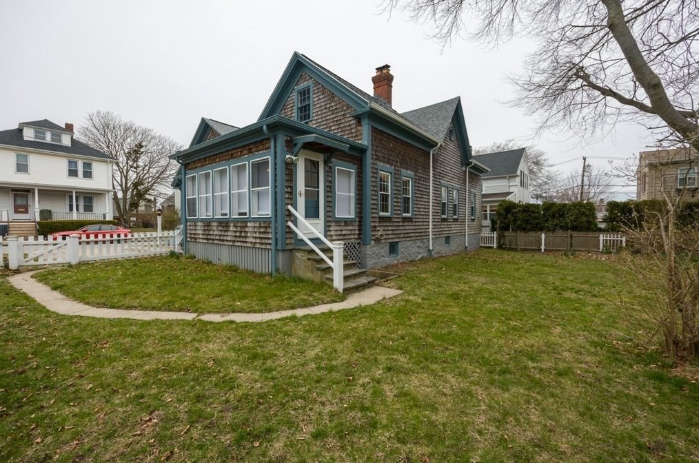 39 Middle St, Fairhaven MA  02719-2941 exterior