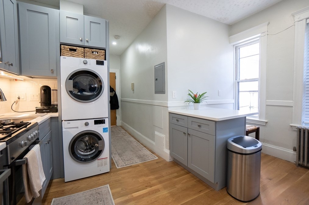 76 Phillips St #8, Boston, MA