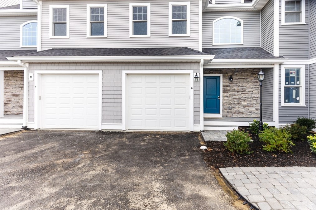 100 Lebaron Blvd, Lakeville, MA 02347 exterior